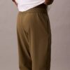Pantaloni sportivi moderni in tessuto