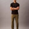 Pantaloni sportivi moderni in tessuto