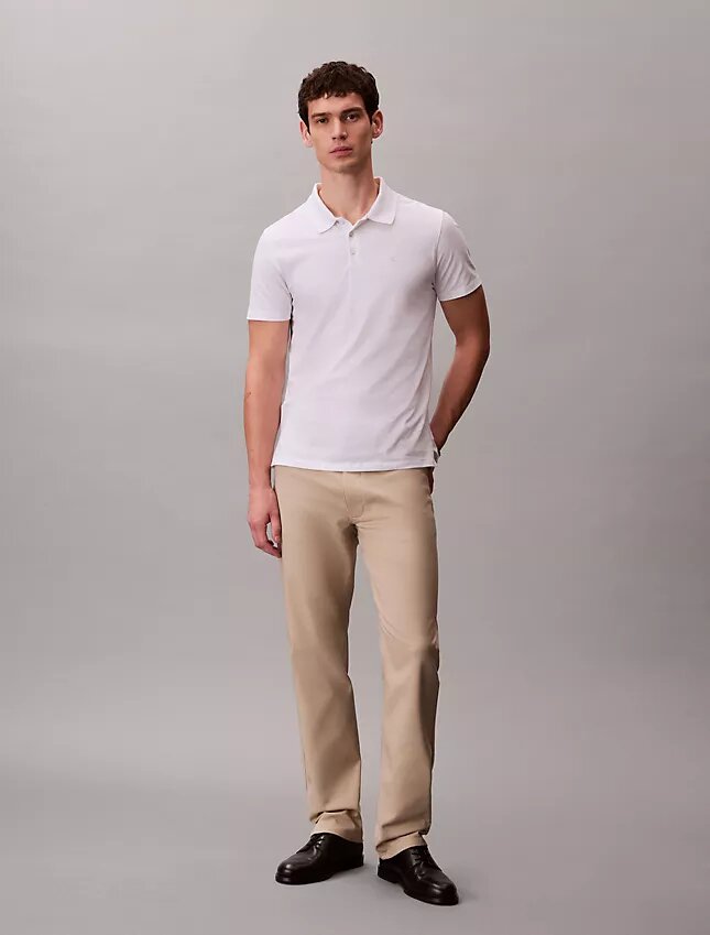 Pantaloni standard a 5 tasche, dritti ed elasticizzati Pantaloni standard a 5 tasche, dritti ed elasticizzati