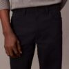 Pantaloni standard a 5 tasche, dritti ed elasticizzati Pantaloni standard a 5 tasche, dritti ed elasticizzati