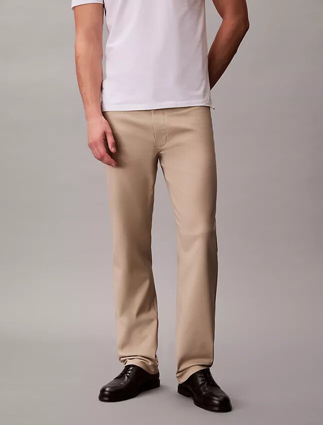 Pantaloni standard a 5 tasche, dritti ed elasticizzati Pantaloni standard a 5 tasche, dritti ed elasticizzati