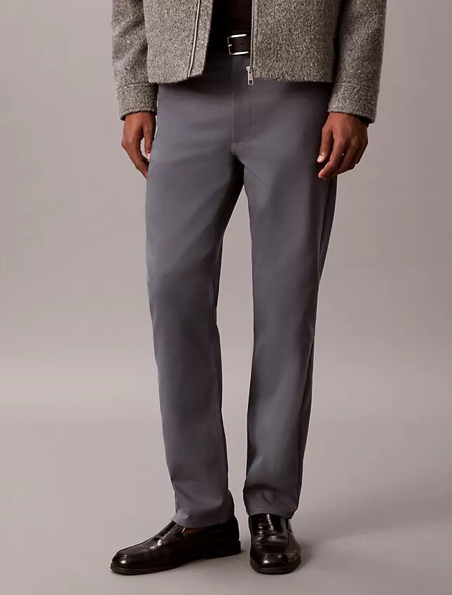 Pantaloni standard a 5 tasche, dritti ed elasticizzati Pantaloni standard a 5 tasche, dritti ed elasticizzati