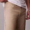 Pantaloni standard a 5 tasche, dritti ed elasticizzati Pantaloni standard a 5 tasche, dritti ed elasticizzati