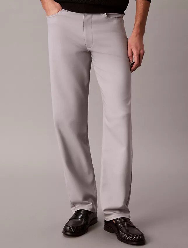 Pantaloni standard a 5 tasche, dritti ed elasticizzati Pantaloni standard a 5 tasche, dritti ed elasticizzati