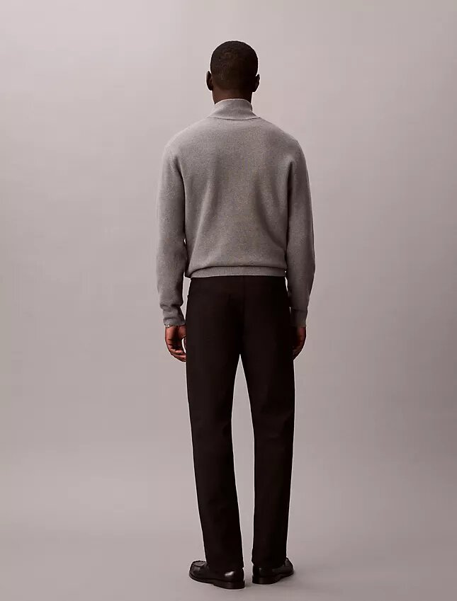 Pantaloni standard a 5 tasche, dritti ed elasticizzati Pantaloni standard a 5 tasche, dritti ed elasticizzati