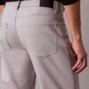 Pantaloni standard a 5 tasche, dritti ed elasticizzati Pantaloni standard a 5 tasche, dritti ed elasticizzati