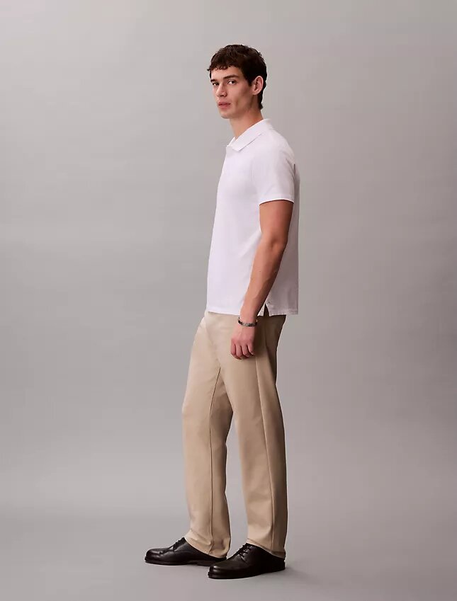 Pantaloni standard a 5 tasche, dritti ed elasticizzati Pantaloni standard a 5 tasche, dritti ed elasticizzati