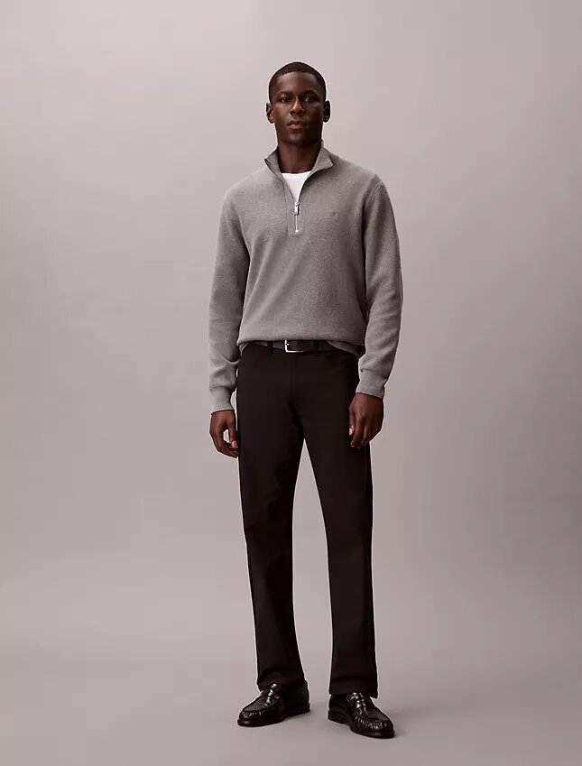 Pantaloni standard a 5 tasche, dritti ed elasticizzati Pantaloni standard a 5 tasche, dritti ed elasticizzati