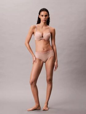 Perfectly Fit Hipster in pizzo
