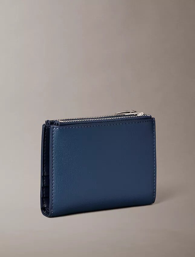 Portacarte con doppio zip e logo in lamina Portacarte con doppio zip e logo in lamina