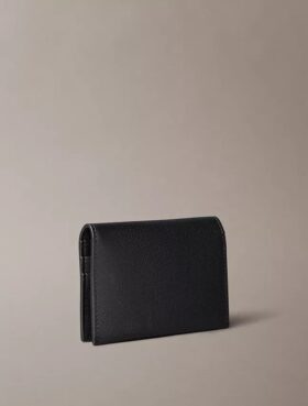 Portacarte con patta Monogram minimal