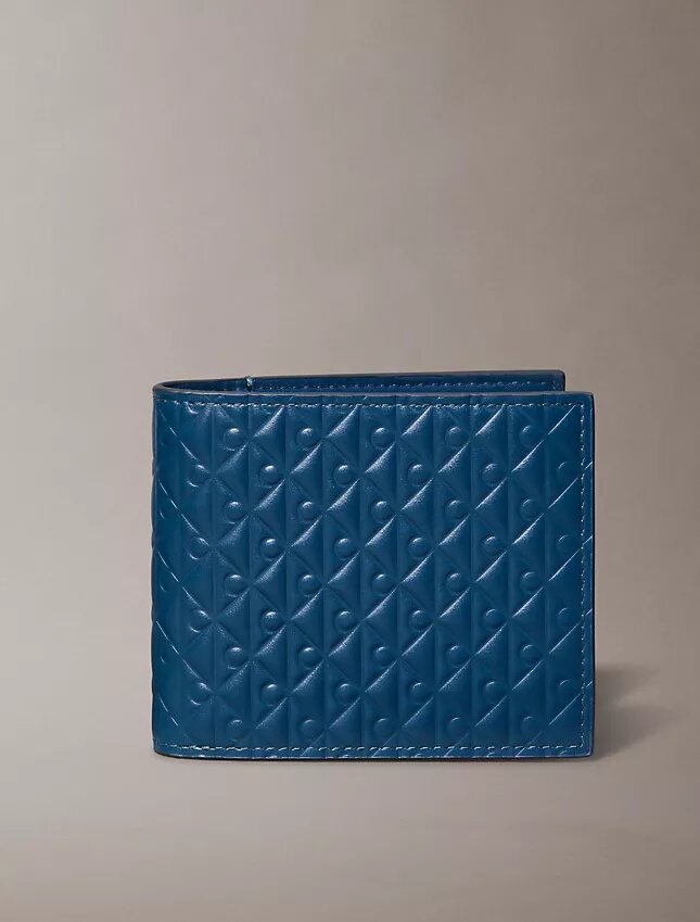 Portafoglio a doppia piega con monogramma goffrato su tutta la superficie e portamonete Portafoglio a doppia piega con monogramma goffrato su tutta la superficie e portamonete