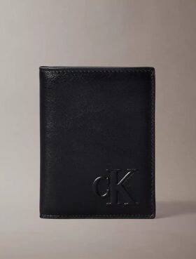 Portafoglio a doppia piega con monogramma in rilievo e portamonete