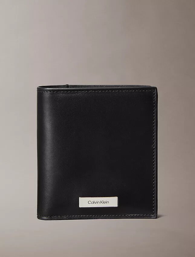 Portafoglio bifold sottile con logo in placca Portafoglio bifold sottile con logo in placca