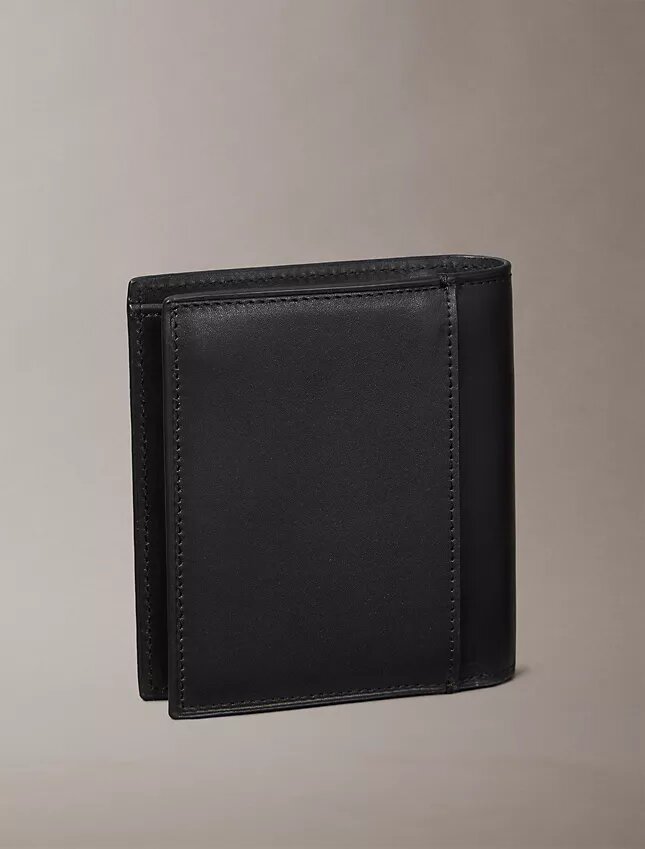 Portafoglio bifold sottile con logo in placca Portafoglio bifold sottile con logo in placca