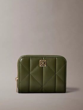 Portafoglio con patta e cerniera con logo trapuntato