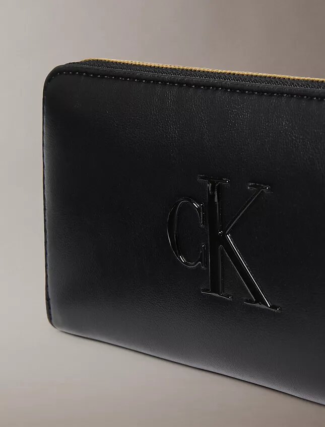 Portafoglio lungo con Monogram in grassetto e chiusura a zip Portafoglio lungo con Monogram in grassetto e chiusura a zip