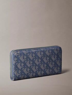 Portafoglio lungo con zip e Monogram su tutta la superficie