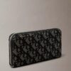 Portafoglio lungo con zip e Monogram su tutta la superficie