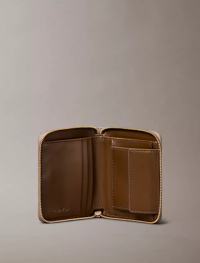 Portafoglio quadrato con logo in lamina Portafoglio quadrato con logo in lamina