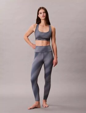 Reggiseno sportivo a dorso a vogatore con stampa sportiva moderna, per attività a medio impatto