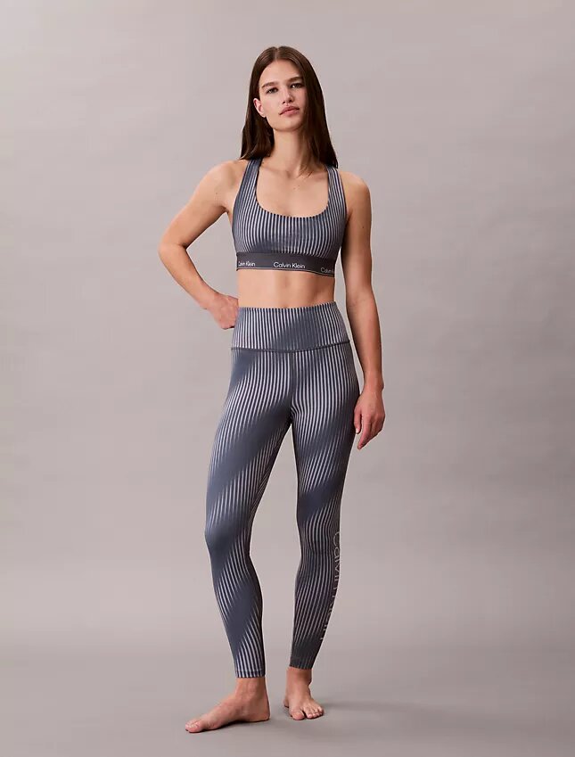 Reggiseno sportivo a dorso a vogatore con stampa sportiva moderna, per attività a medio impatto Reggiseno sportivo a dorso a vogatore con stampa sportiva moderna, per attività a medio impatto