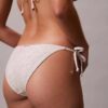 Slip da bikini a tinta unita con lacci laterali per i pantaloni e le gonne Slip da bikini a tinta unita con lacci laterali per i pantaloni e le gonne
