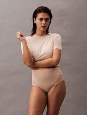 Slip in pizzo elasticizzato sensuale