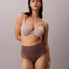 Slip sensuale in pizzo elasticizzato
