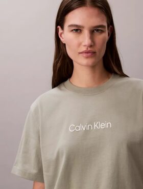 T-shirt a girocollo con logo standard e vestibilità boxy