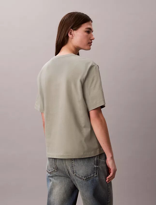 T-shirt a girocollo con logo standard e vestibilità boxy T-shirt a girocollo con logo standard e vestibilità boxy