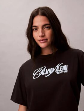 T-shirt boxy con logo in rilievo