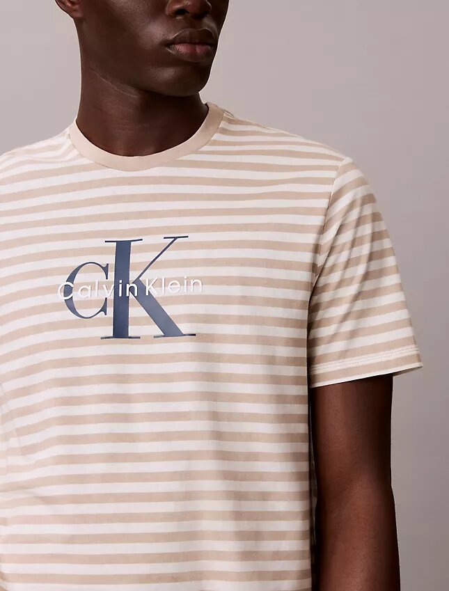 T-shirt classica a righe con grafica Monologo T-shirt classica a righe con grafica Monologo