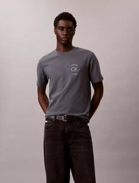 T-shirt classica con grafica a cerchio del logo T-shirt classica con grafica a cerchio del logo