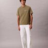 T-shirt classica con grafica e logo in caratteri piccoli T-shirt classica con grafica e logo in caratteri piccoli