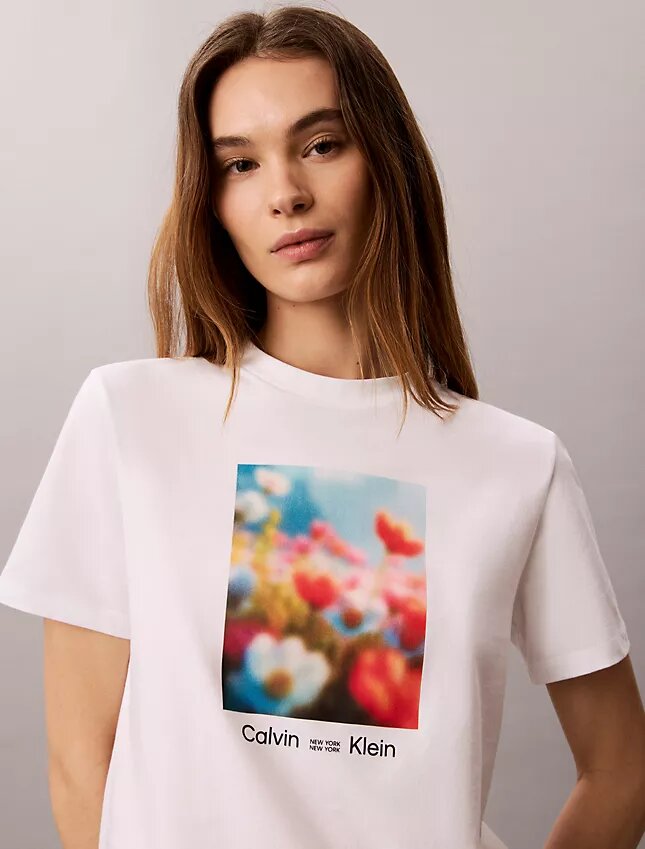 T-shirt classica con grafica floreale T-shirt classica con grafica floreale