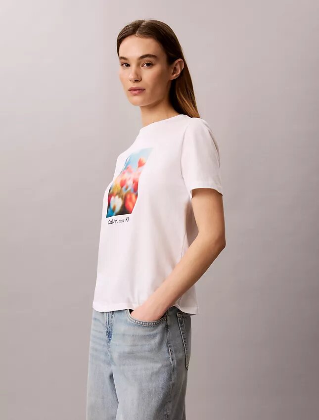 T-shirt classica con grafica floreale T-shirt classica con grafica floreale