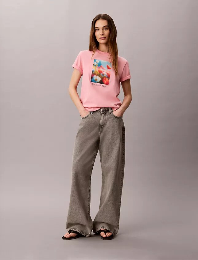 T-shirt classica con grafica floreale T-shirt classica con grafica floreale