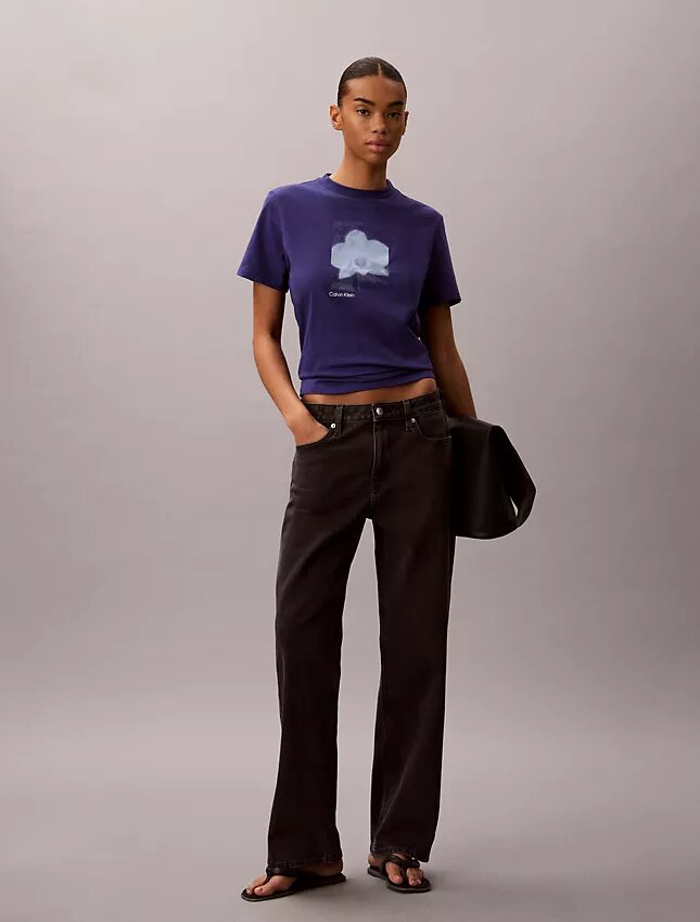 T-shirt classica con grafica floreale sfocata T-shirt classica con grafica floreale sfocata