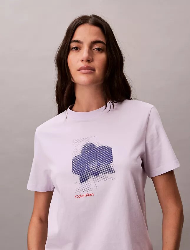 T-shirt classica con grafica floreale sfocata T-shirt classica con grafica floreale sfocata