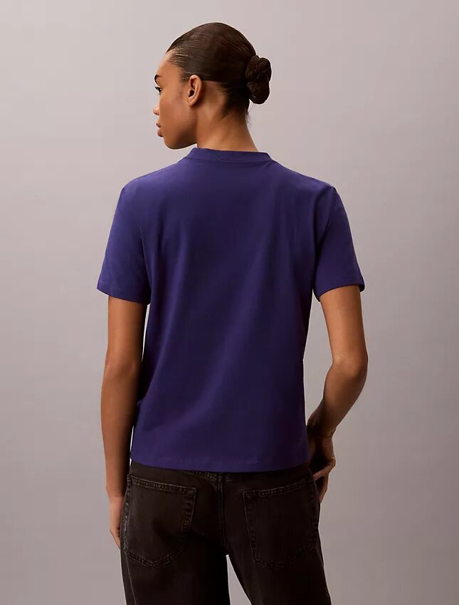 T-shirt classica con grafica floreale sfocata T-shirt classica con grafica floreale sfocata