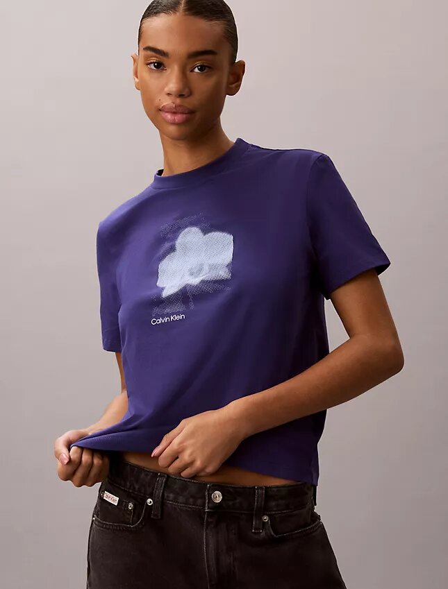T-shirt classica con grafica floreale sfocata T-shirt classica con grafica floreale sfocata