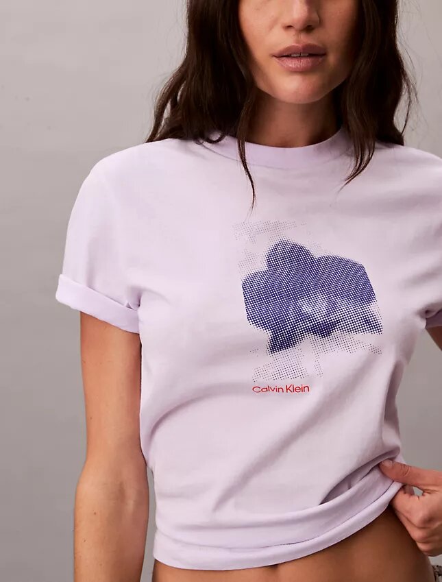 T-shirt classica con grafica floreale sfocata T-shirt classica con grafica floreale sfocata