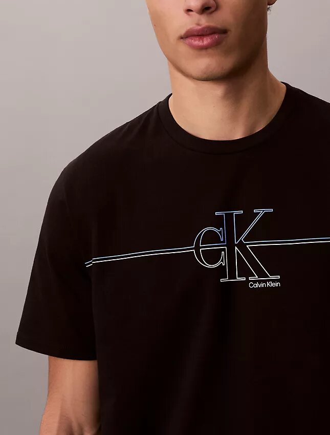 T-shirt classica con grafica Monogram Line T-shirt classica con grafica Monogram Line