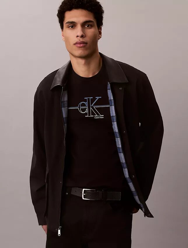 T-shirt classica con grafica Monogram Line T-shirt classica con grafica Monogram Line