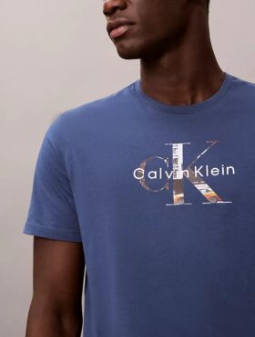 T-shirt classica con grafica Monologo