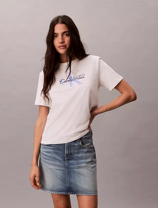 T-shirt classica con grafica Script Monologo T-shirt classica con grafica Script Monologo