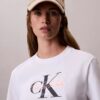 T-shirt classica con grafica Script Monologo T-shirt classica con grafica Script Monologo