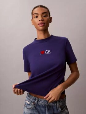 T-shirt classica con logo a cuore