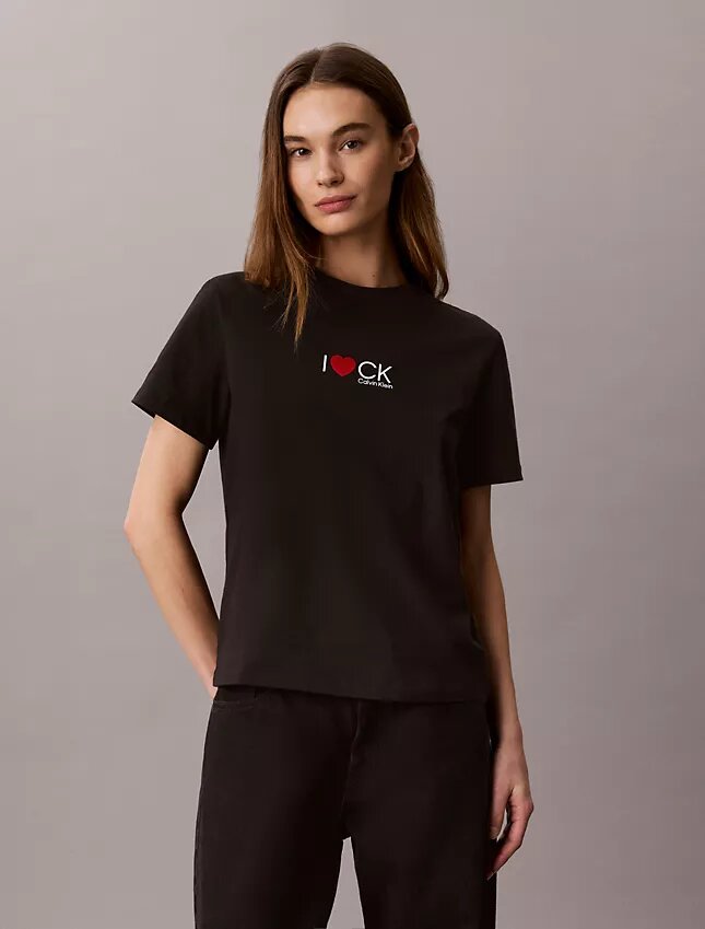 T-shirt classica con logo a cuore T-shirt classica con logo a cuore